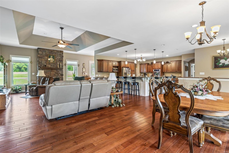 101 Big River Drive, Bonne Terre, Missouri 63628, 4 Bedrooms Bedrooms, 17 Rooms Rooms,3 BathroomsBathrooms,Residential,For Sale,Big River Drive,MAR25030536