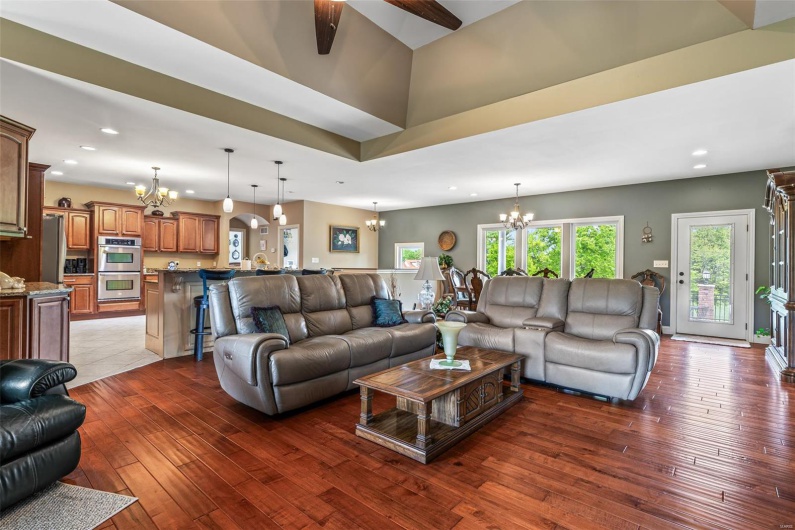 101 Big River Drive, Bonne Terre, Missouri 63628, 4 Bedrooms Bedrooms, 17 Rooms Rooms,3 BathroomsBathrooms,Residential,For Sale,Big River Drive,MAR25030536