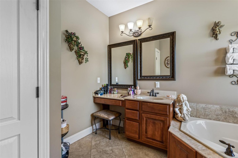 101 Big River Drive, Bonne Terre, Missouri 63628, 4 Bedrooms Bedrooms, 17 Rooms Rooms,3 BathroomsBathrooms,Residential,For Sale,Big River Drive,MAR25030536