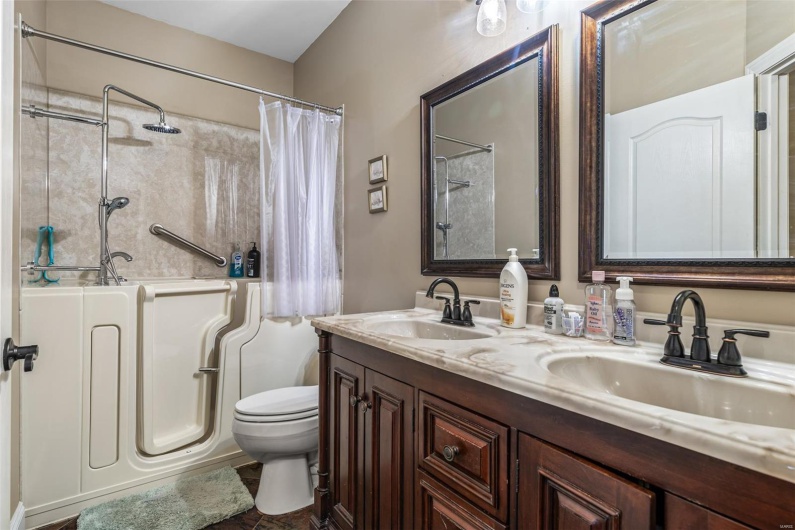 101 Big River Drive, Bonne Terre, Missouri 63628, 4 Bedrooms Bedrooms, 17 Rooms Rooms,3 BathroomsBathrooms,Residential,For Sale,Big River Drive,MAR25030536