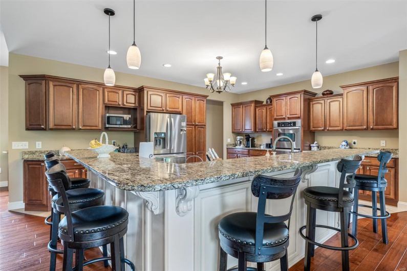 101 Big River Drive, Bonne Terre, Missouri 63628, 4 Bedrooms Bedrooms, 17 Rooms Rooms,3 BathroomsBathrooms,Residential,For Sale,Big River Drive,MAR25030536