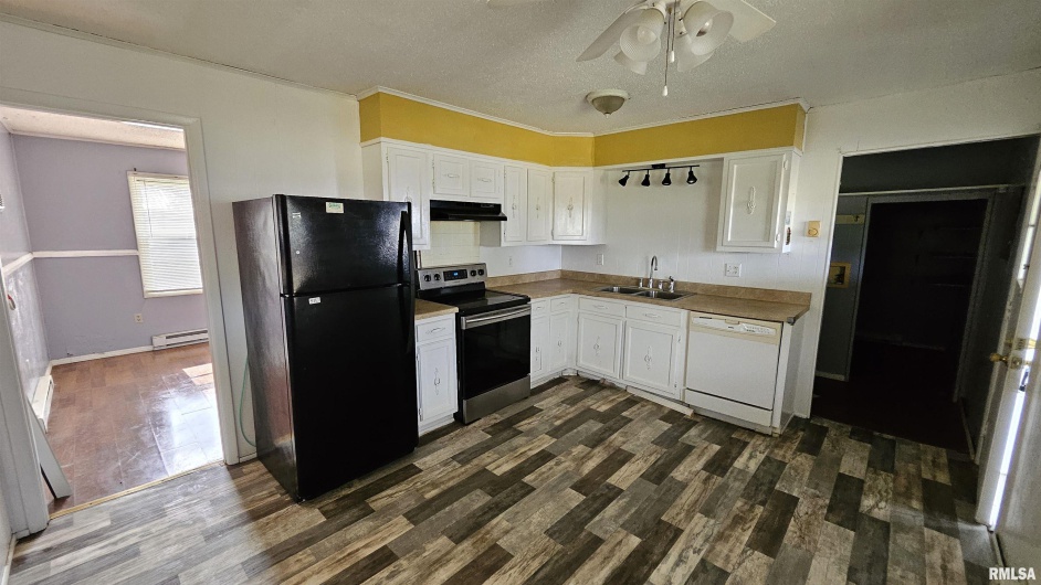 99 IROQUOIS Street, McClure, Illinois 62957, 2 Bedrooms Bedrooms, 0 ,1 BathroomBathrooms,Residential,For Sale,IROQUOIS,0,RMAEB453394