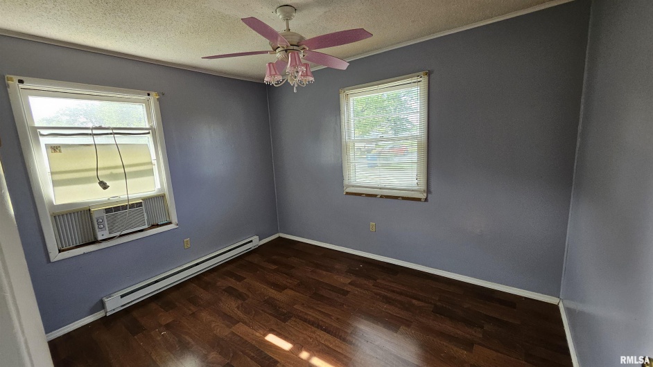 99 IROQUOIS Street, McClure, Illinois 62957, 2 Bedrooms Bedrooms, 0 ,1 BathroomBathrooms,Residential,For Sale,IROQUOIS,0,RMAEB453394