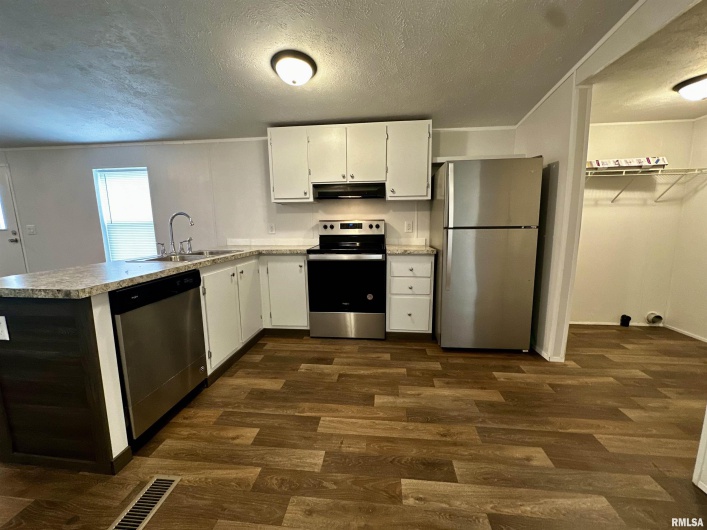 806 & 808 BOYD Street, Eldorado, Illinois 62930, 2 Bedrooms Bedrooms, 0 ,2 BathroomsBathrooms,Residential,For Sale,BOYD,0,RMAQC4263110