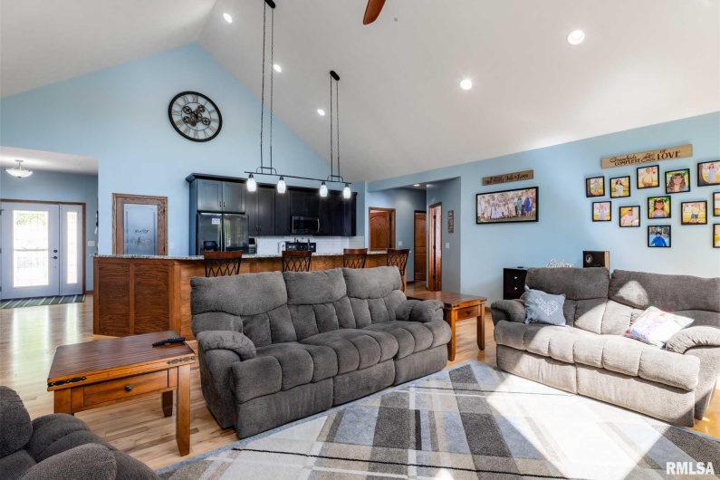 360 Clifty Lane, Goreville, Illinois 62939, 5 Bedrooms Bedrooms, 0 ,3 BathroomsBathrooms,Residential,For Sale,Clifty,0,RMAQC4263114