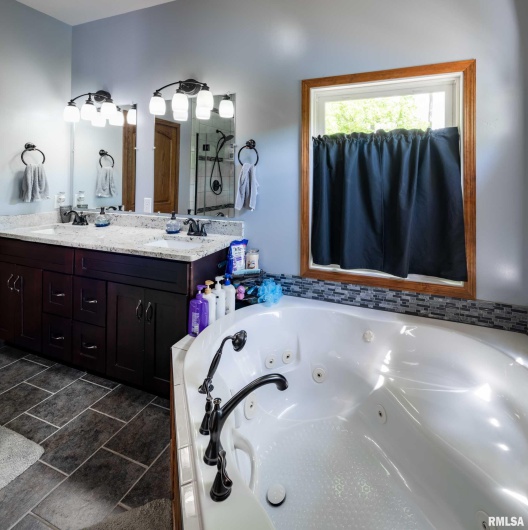 360 Clifty Lane, Goreville, Illinois 62939, 5 Bedrooms Bedrooms, 0 ,3 BathroomsBathrooms,Residential,For Sale,Clifty,0,RMAQC4263114