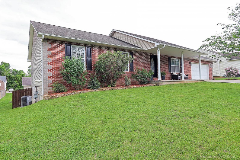 230 Matt Lane, Jackson, Missouri 63755, 4 Bedrooms Bedrooms, 12 Rooms Rooms,3 BathroomsBathrooms,Residential,For Sale,Matt,MAR25030305
