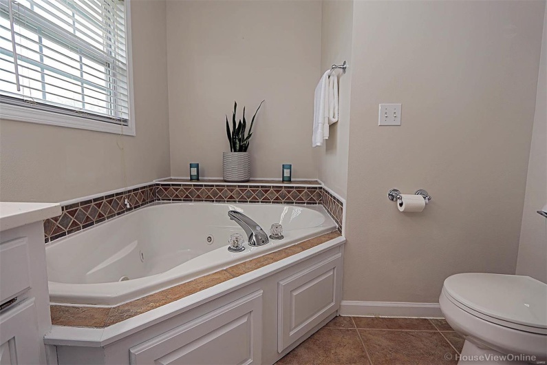 230 Matt Lane, Jackson, Missouri 63755, 4 Bedrooms Bedrooms, 12 Rooms Rooms,3 BathroomsBathrooms,Residential,For Sale,Matt,MAR25030305