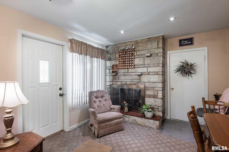 6868 Route 37, Marion, Illinois 62959, 3 Bedrooms Bedrooms, 0 ,1 BathroomBathrooms,Residential,For Sale,Route 37,0,RMAQC4263116