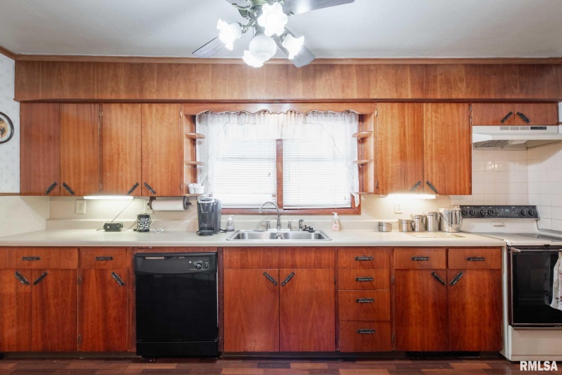 6868 Route 37, Marion, Illinois 62959, 3 Bedrooms Bedrooms, 0 ,1 BathroomBathrooms,Residential,For Sale,Route 37,0,RMAQC4263116
