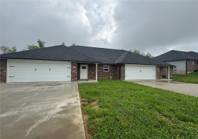 400 Deerwood Drive, Jackson, Missouri 63755, ,Residential Income,For Sale,Deerwood,MAR25030170
