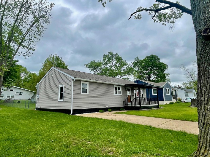 27 Moore Street, Farmington, Missouri 63640, 3 Bedrooms Bedrooms, 6 Rooms Rooms,1 BathroomBathrooms,Residential,For Sale,Moore,MAR25030605