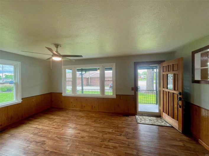 27 Moore Street, Farmington, Missouri 63640, 3 Bedrooms Bedrooms, 6 Rooms Rooms,1 BathroomBathrooms,Residential,For Sale,Moore,MAR25030605