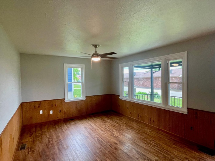 27 Moore Street, Farmington, Missouri 63640, 3 Bedrooms Bedrooms, 6 Rooms Rooms,1 BathroomBathrooms,Residential,For Sale,Moore,MAR25030605