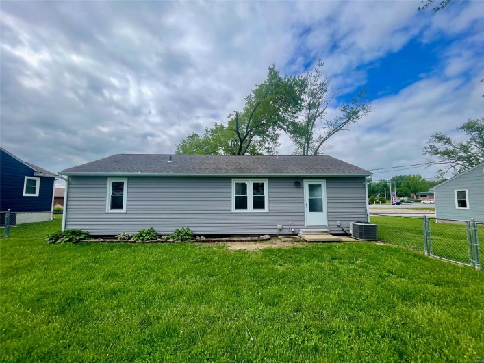 27 Moore Street, Farmington, Missouri 63640, 3 Bedrooms Bedrooms, 6 Rooms Rooms,1 BathroomBathrooms,Residential,For Sale,Moore,MAR25030605