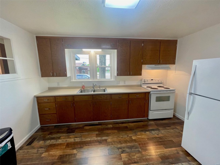 27 Moore Street, Farmington, Missouri 63640, 3 Bedrooms Bedrooms, 6 Rooms Rooms,1 BathroomBathrooms,Residential,For Sale,Moore,MAR25030605