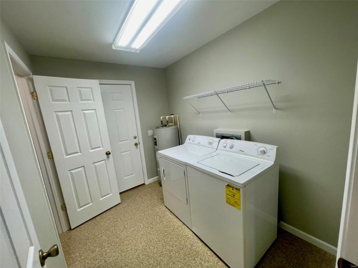 27 Moore Street, Farmington, Missouri 63640, 3 Bedrooms Bedrooms, 6 Rooms Rooms,1 BathroomBathrooms,Residential,For Sale,Moore,MAR25030605