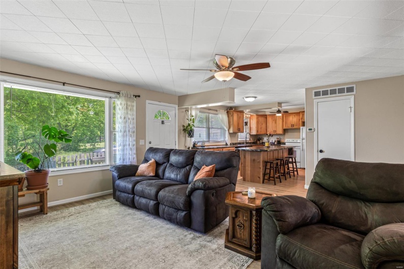 310 4th Street, Park Hills, Missouri 63601, 3 Bedrooms Bedrooms, 9 Rooms Rooms,2 BathroomsBathrooms,Residential,For Sale,4th,MAR25030883