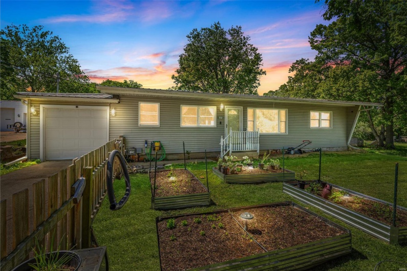 310 4th Street, Park Hills, Missouri 63601, 3 Bedrooms Bedrooms, 9 Rooms Rooms,2 BathroomsBathrooms,Residential,For Sale,4th,MAR25030883