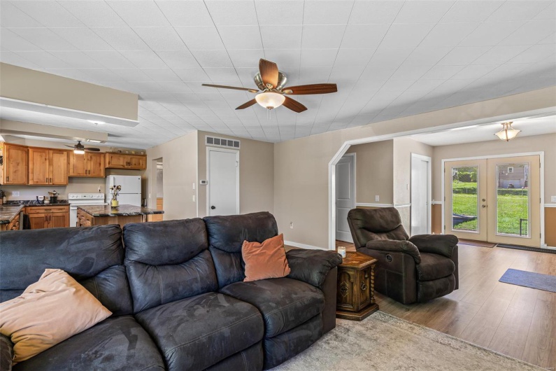 310 4th Street, Park Hills, Missouri 63601, 3 Bedrooms Bedrooms, 9 Rooms Rooms,2 BathroomsBathrooms,Residential,For Sale,4th,MAR25030883