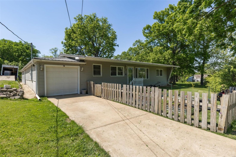 310 4th Street, Park Hills, Missouri 63601, 3 Bedrooms Bedrooms, 9 Rooms Rooms,2 BathroomsBathrooms,Residential,For Sale,4th,MAR25030883