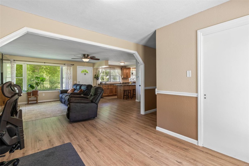 310 4th Street, Park Hills, Missouri 63601, 3 Bedrooms Bedrooms, 9 Rooms Rooms,2 BathroomsBathrooms,Residential,For Sale,4th,MAR25030883