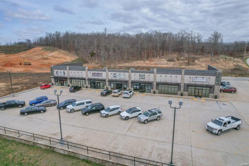 2102 Shelby Road "Suite 4", Poplar Bluff, Missouri 63901, ,Commercial Lease,For Sale,Shelby Road "Suite 4",MAR24024995