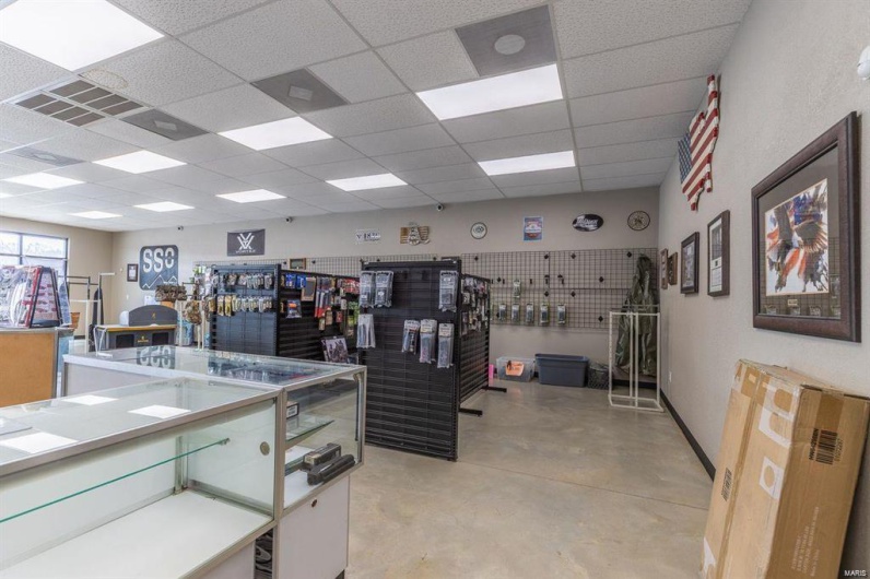 2102 Shelby Road "Suite 4", Poplar Bluff, Missouri 63901, ,Commercial Lease,For Sale,Shelby Road "Suite 4",MAR24024995