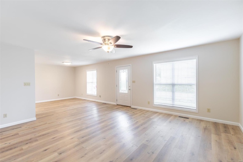 204 Timmons Street, Poplar Bluff, Missouri 63901, 3 Bedrooms Bedrooms, 7 Rooms Rooms,2 BathroomsBathrooms,Residential,For Sale,Timmons,MAR25030966