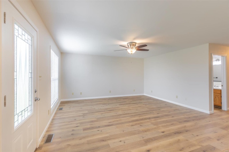 204 Timmons Street, Poplar Bluff, Missouri 63901, 3 Bedrooms Bedrooms, 7 Rooms Rooms,2 BathroomsBathrooms,Residential,For Sale,Timmons,MAR25030966