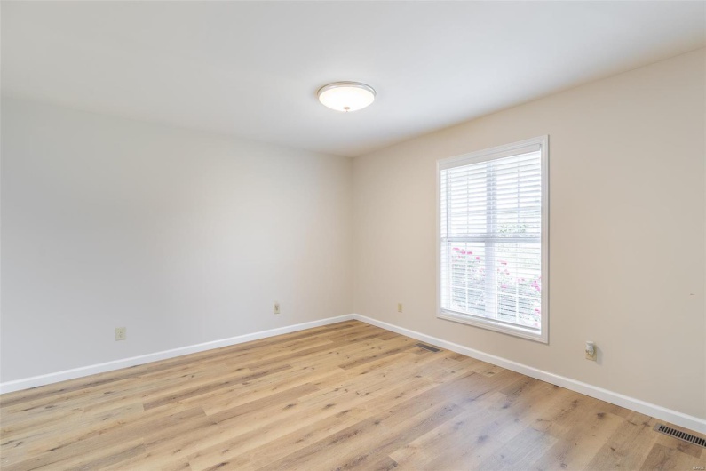204 Timmons Street, Poplar Bluff, Missouri 63901, 3 Bedrooms Bedrooms, 7 Rooms Rooms,2 BathroomsBathrooms,Residential,For Sale,Timmons,MAR25030966