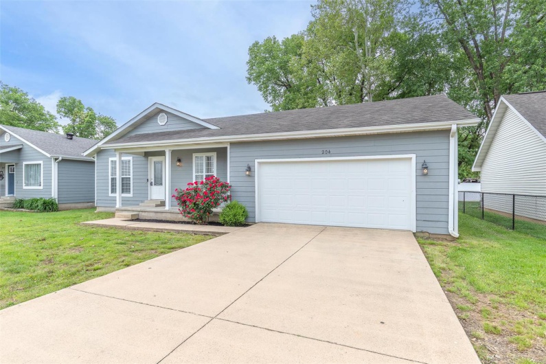204 Timmons Street, Poplar Bluff, Missouri 63901, 3 Bedrooms Bedrooms, 7 Rooms Rooms,2 BathroomsBathrooms,Residential,For Sale,Timmons,MAR25030966