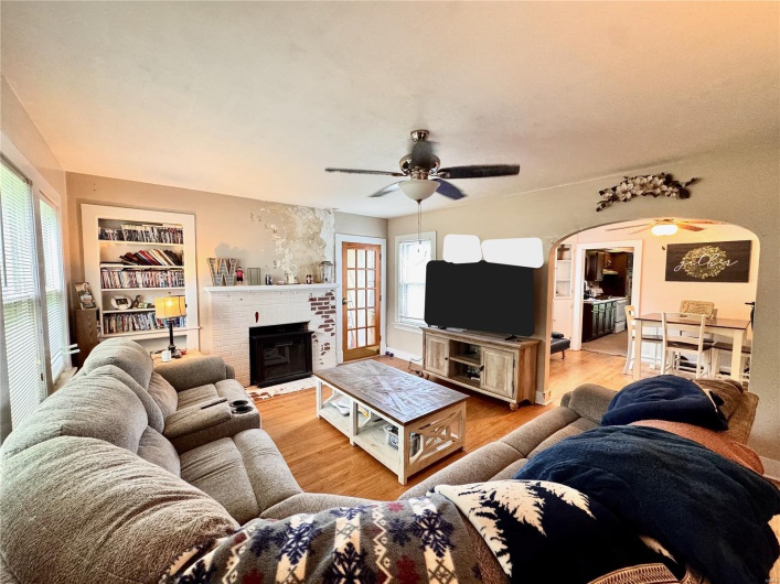 217 Hunter Street, Charleston, Missouri 63834, 3 Bedrooms Bedrooms, 9 Rooms Rooms,1 BathroomBathrooms,Residential,For Sale,Hunter,MAR25030908