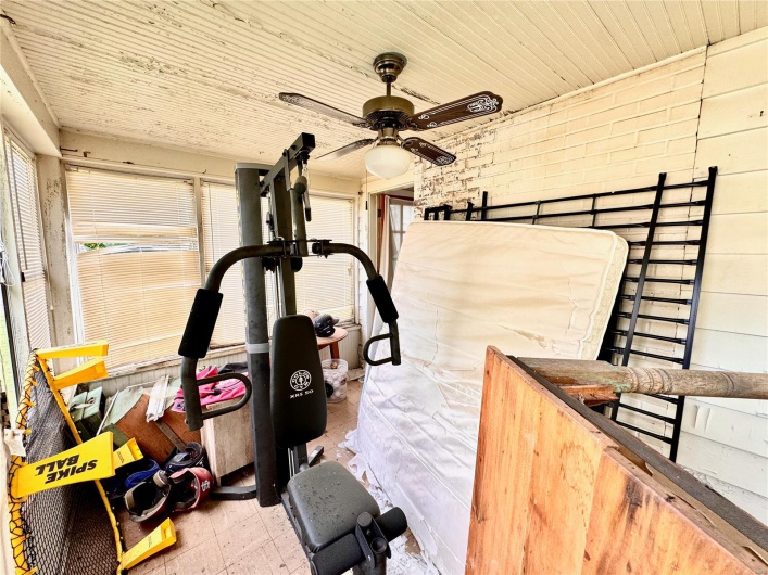 217 Hunter Street, Charleston, Missouri 63834, 3 Bedrooms Bedrooms, 9 Rooms Rooms,1 BathroomBathrooms,Residential,For Sale,Hunter,MAR25030908