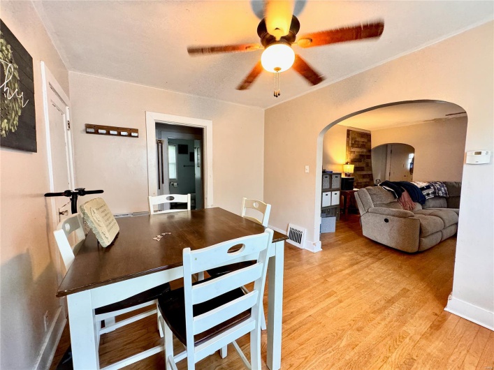 217 Hunter Street, Charleston, Missouri 63834, 3 Bedrooms Bedrooms, 9 Rooms Rooms,1 BathroomBathrooms,Residential,For Sale,Hunter,MAR25030908