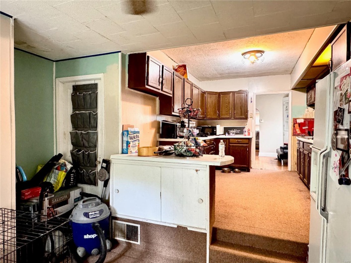 217 Hunter Street, Charleston, Missouri 63834, 3 Bedrooms Bedrooms, 9 Rooms Rooms,1 BathroomBathrooms,Residential,For Sale,Hunter,MAR25030908