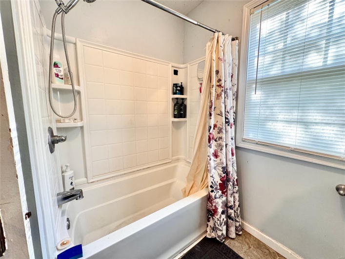 217 Hunter Street, Charleston, Missouri 63834, 3 Bedrooms Bedrooms, 9 Rooms Rooms,1 BathroomBathrooms,Residential,For Sale,Hunter,MAR25030908