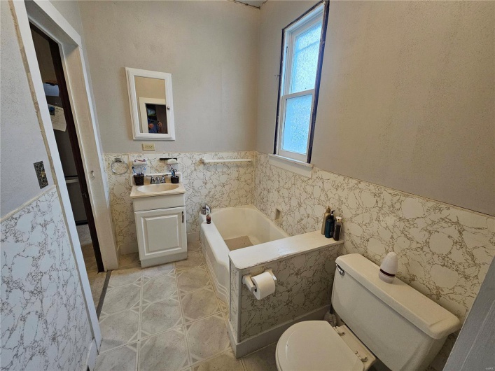 1046 Market Street, Ste Genevieve, Missouri 63670, 2 Bedrooms Bedrooms, 6 Rooms Rooms,2 BathroomsBathrooms,Residential,For Sale,Market,MAR25029934