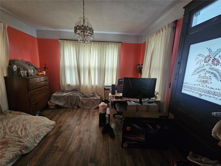 1046 Market Street, Ste Genevieve, Missouri 63670, 2 Bedrooms Bedrooms, 6 Rooms Rooms,2 BathroomsBathrooms,Residential,For Sale,Market,MAR25029934