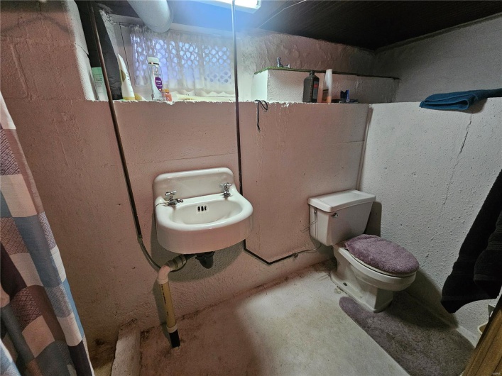 1046 Market Street, Ste Genevieve, Missouri 63670, 2 Bedrooms Bedrooms, 6 Rooms Rooms,2 BathroomsBathrooms,Residential,For Sale,Market,MAR25029934