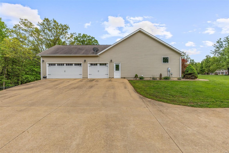 143 Big River Drive, Bonne Terre, Missouri 63628, 5 Bedrooms Bedrooms, 17 Rooms Rooms,3 BathroomsBathrooms,Residential,For Sale,Big River Drive,MAR25030740