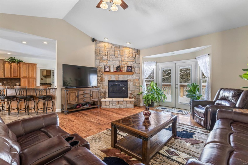 143 Big River Drive, Bonne Terre, Missouri 63628, 5 Bedrooms Bedrooms, 17 Rooms Rooms,3 BathroomsBathrooms,Residential,For Sale,Big River Drive,MAR25030740