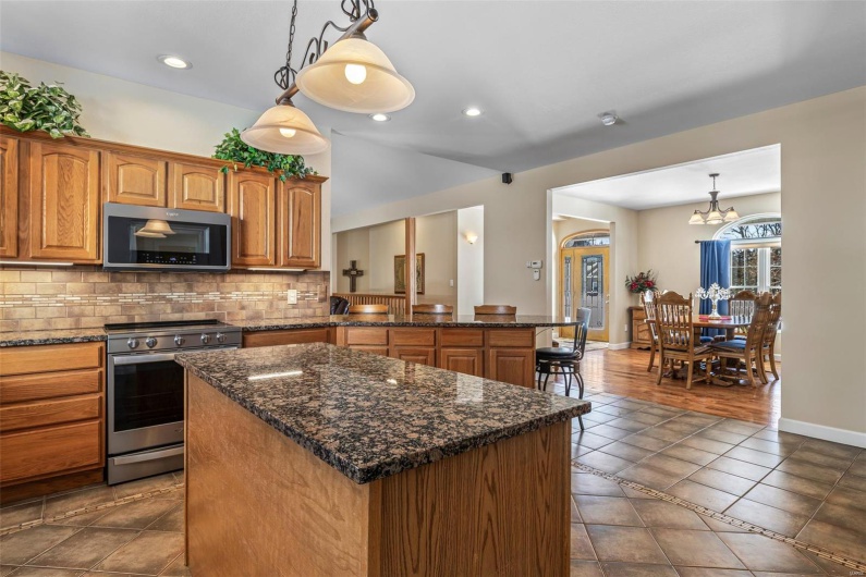 143 Big River Drive, Bonne Terre, Missouri 63628, 5 Bedrooms Bedrooms, 17 Rooms Rooms,3 BathroomsBathrooms,Residential,For Sale,Big River Drive,MAR25030740