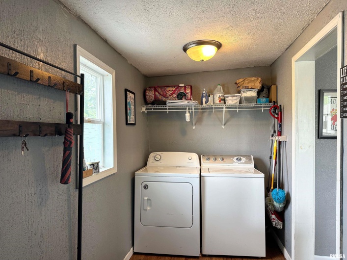 401 1ST Street, Marion, Illinois 62959, 2 Bedrooms Bedrooms, 0 ,1 BathroomBathrooms,Residential,For Sale,1ST,0,RMAEB457905