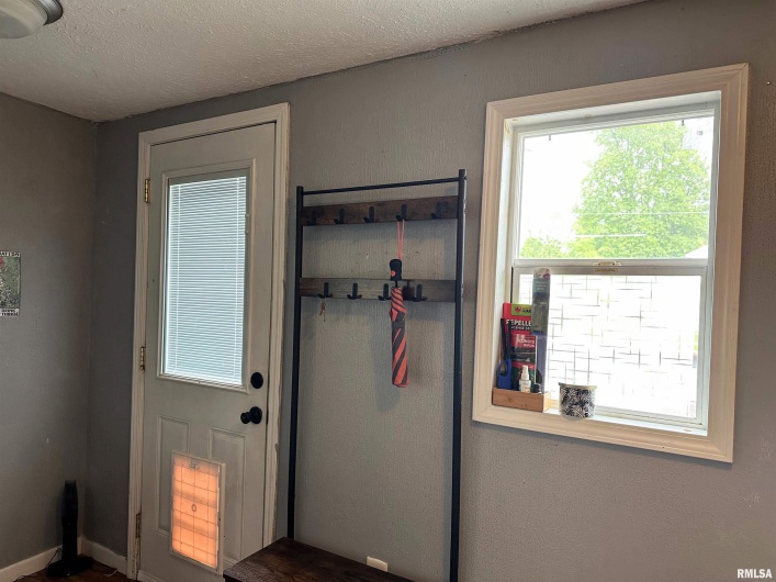 401 1ST Street, Marion, Illinois 62959, 2 Bedrooms Bedrooms, 0 ,1 BathroomBathrooms,Residential,For Sale,1ST,0,RMAEB457905