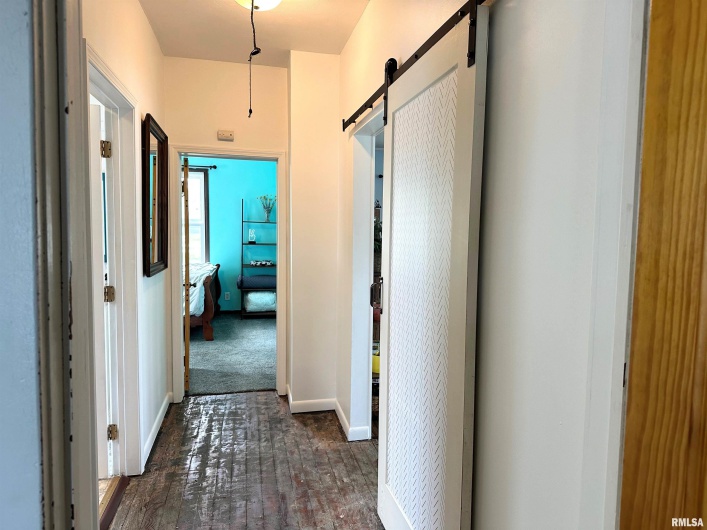 401 1ST Street, Marion, Illinois 62959, 2 Bedrooms Bedrooms, 0 ,1 BathroomBathrooms,Residential,For Sale,1ST,0,RMAEB457905