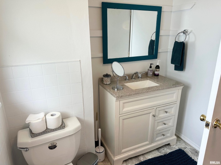 401 1ST Street, Marion, Illinois 62959, 2 Bedrooms Bedrooms, 0 ,1 BathroomBathrooms,Residential,For Sale,1ST,0,RMAEB457905