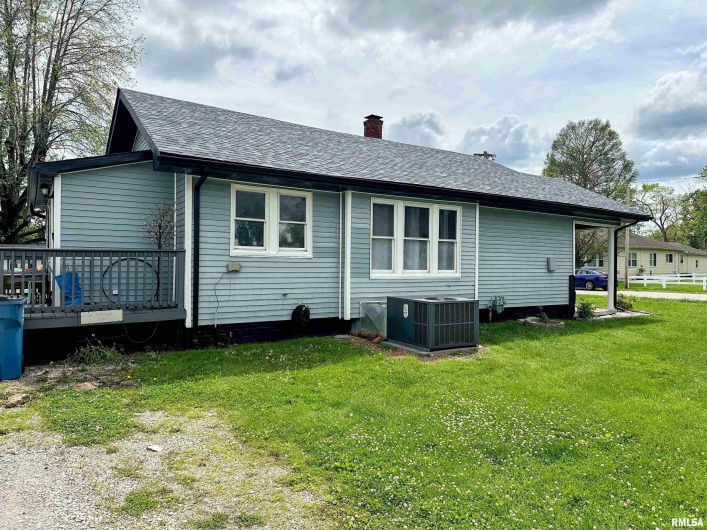 401 1ST Street, Marion, Illinois 62959, 2 Bedrooms Bedrooms, 0 ,1 BathroomBathrooms,Residential,For Sale,1ST,0,RMAEB457905