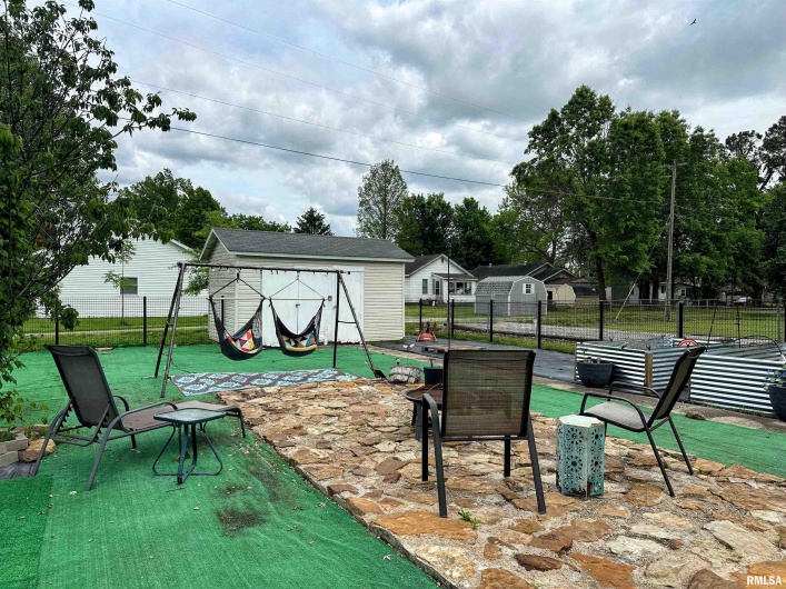 401 1ST Street, Marion, Illinois 62959, 2 Bedrooms Bedrooms, 0 ,1 BathroomBathrooms,Residential,For Sale,1ST,0,RMAEB457905