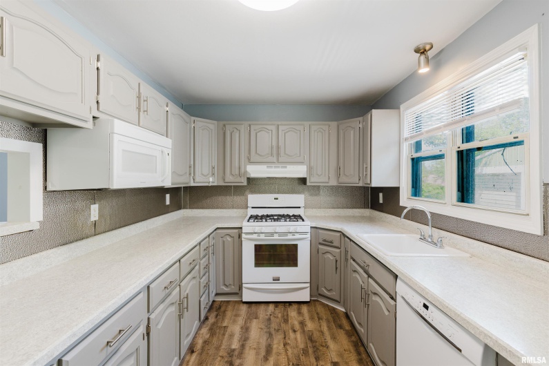 602 BARR Street, Carterville, Illinois 62918, 3 Bedrooms Bedrooms, 0 ,1 BathroomBathrooms,Residential,For Sale,BARR,0,RMAQC4263173